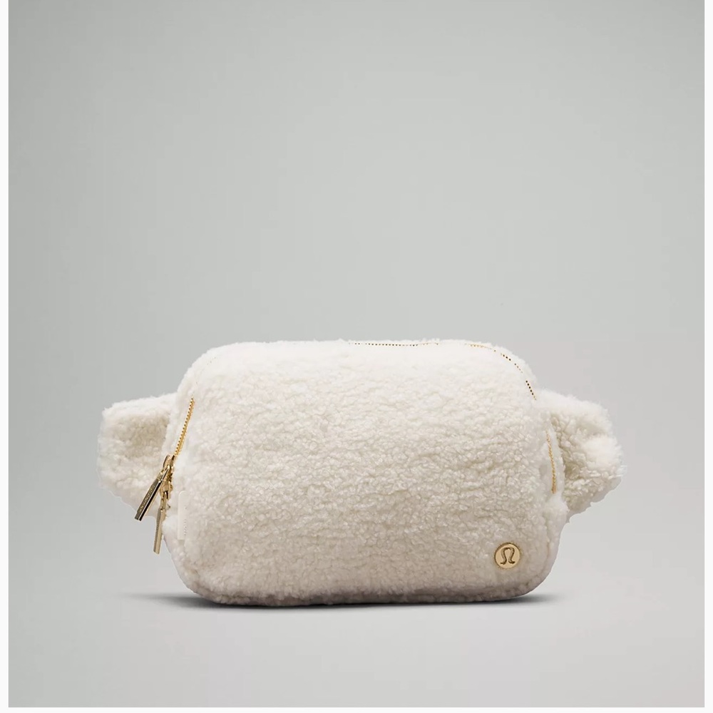 NWT LuluLemon Everywhere Belt Bag 2L Fleece